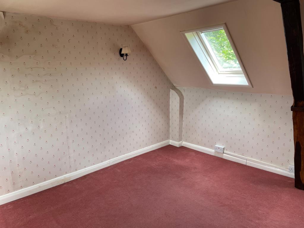 Lot: 69 - CHARACTER COTTAGE IN NEED OF UPDATING AND REPAIR - Bedroom 2 to front with Velux window